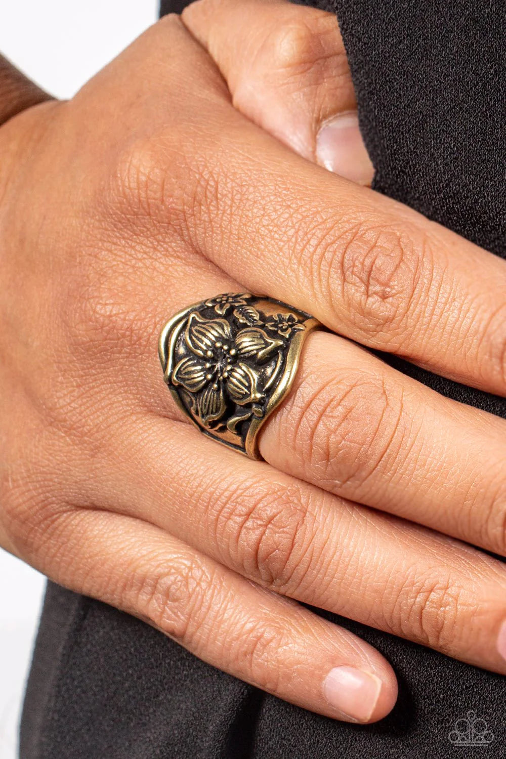Hibiscus Harbor Brass Ring