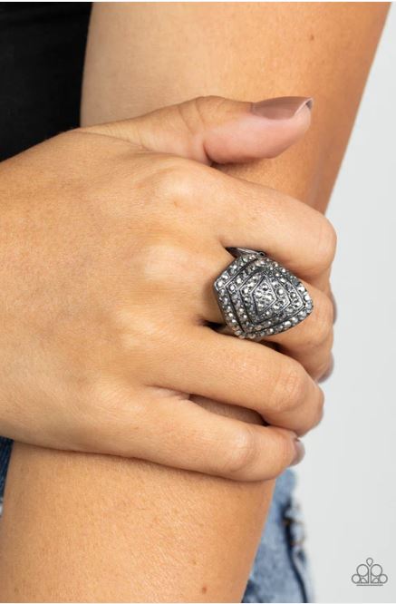 Plead GLITZY Black Ring