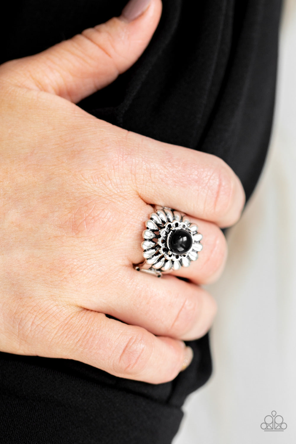 Poppy Pep Black Ring