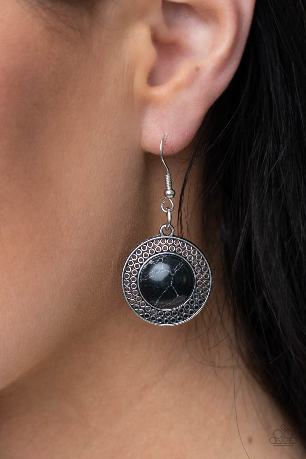 Circle The Wagons Black Necklace