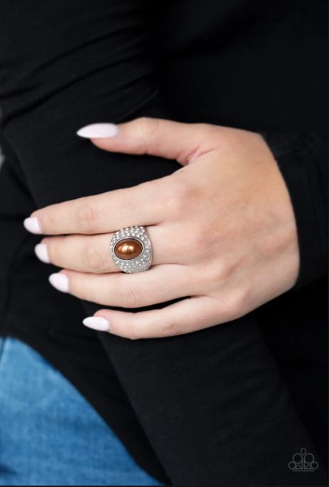 Glittering Go-Getter Brown Ring