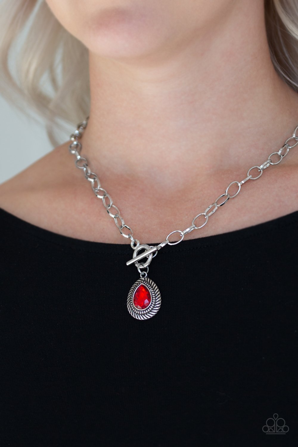 Sheen Queen Red Necklace