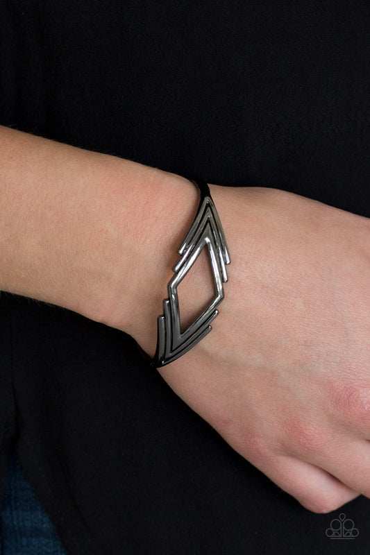 In Total De NILE Black Bracelet